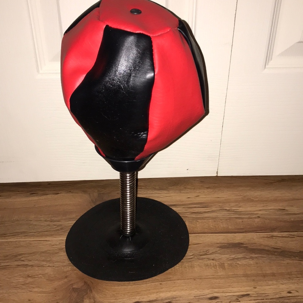 Source Unknown Red and Black Desktop Punching Ball Mount